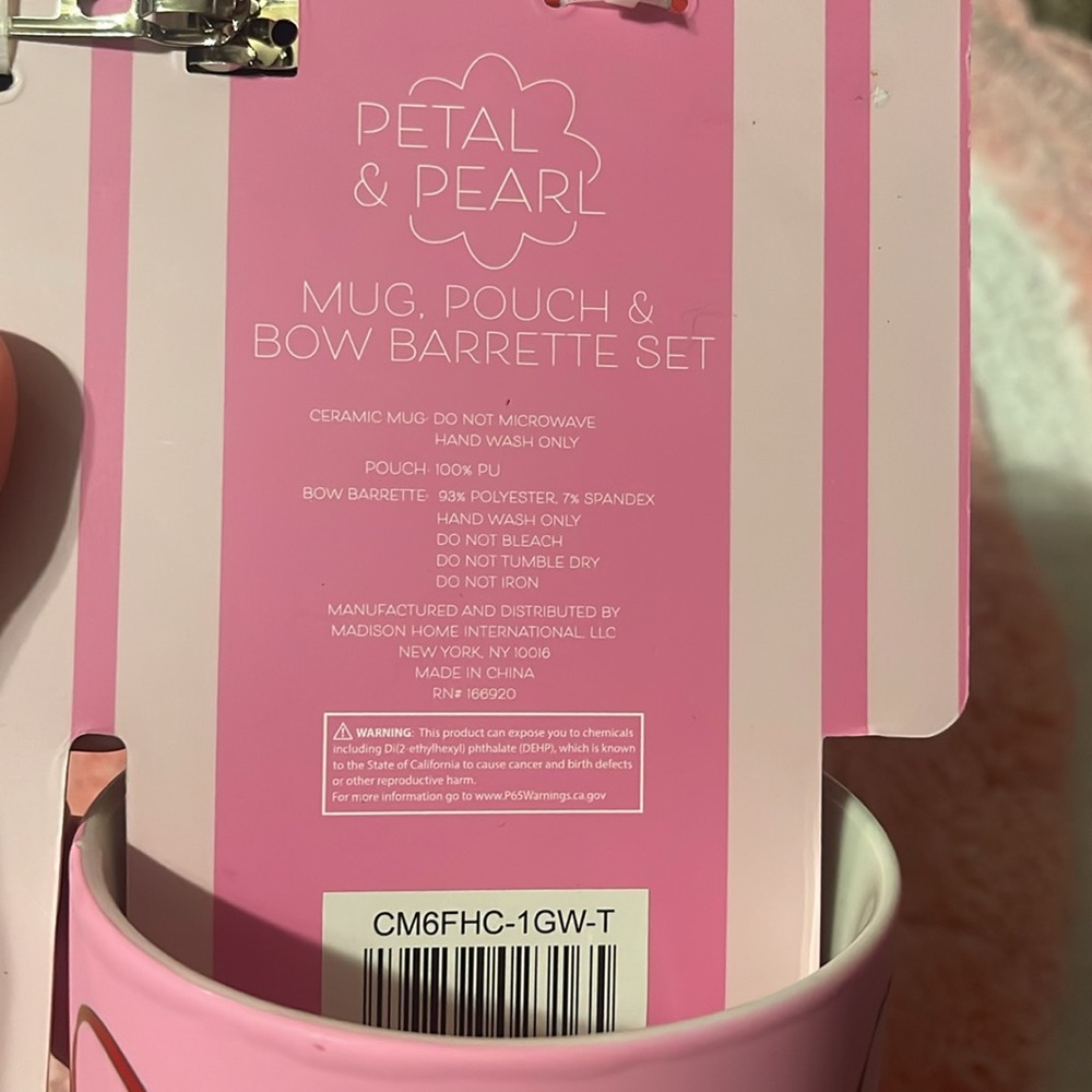 Mug, Pouch , & bow barrette set - Picture 4 of 4